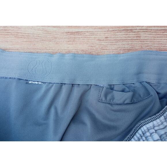 Lululemon Women's Shorts Speed Up Gray /White Size Medium - Picture 6 of 10